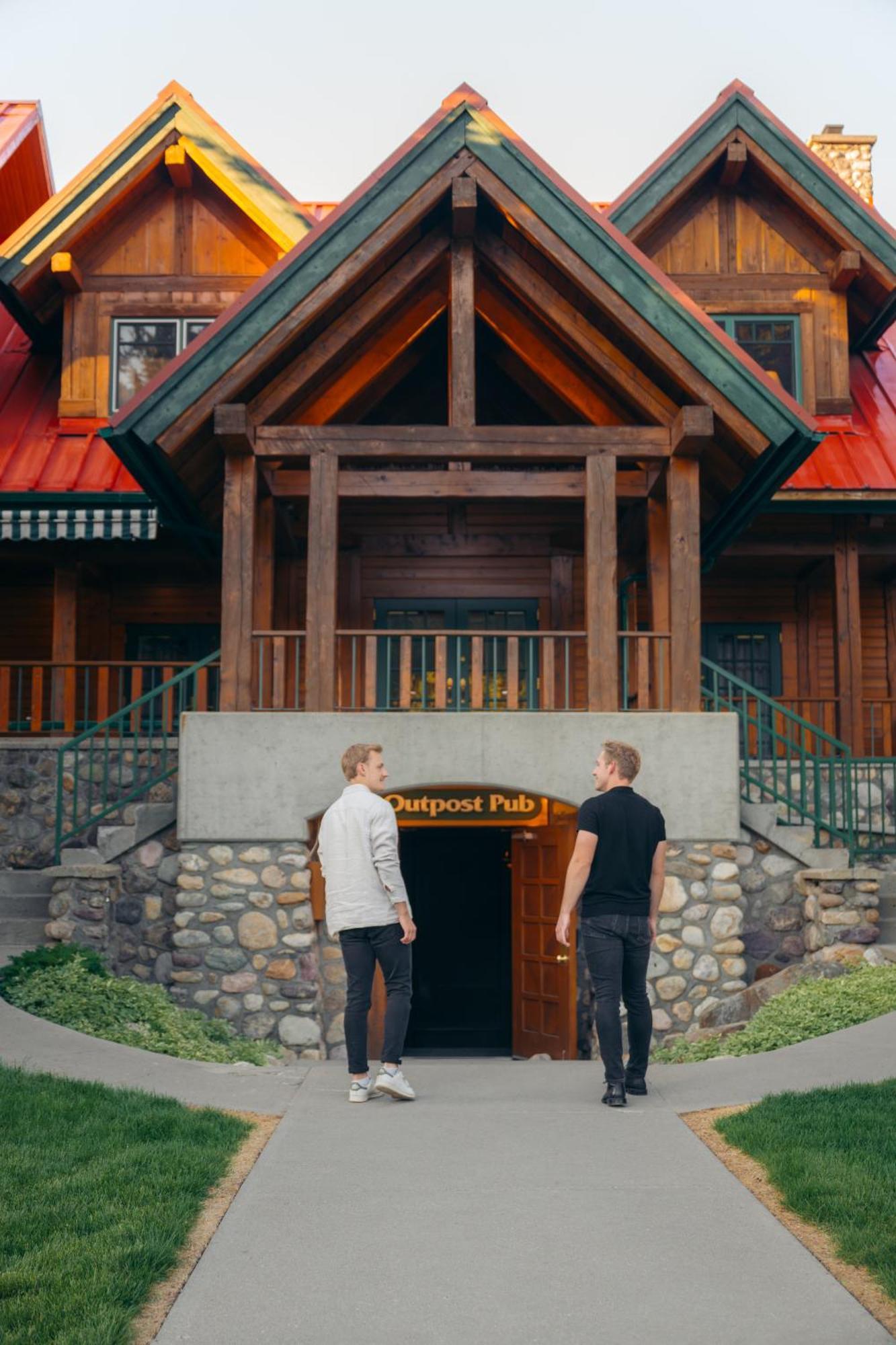 Post Hotel & Spa Lake Louise Kültér fotó
