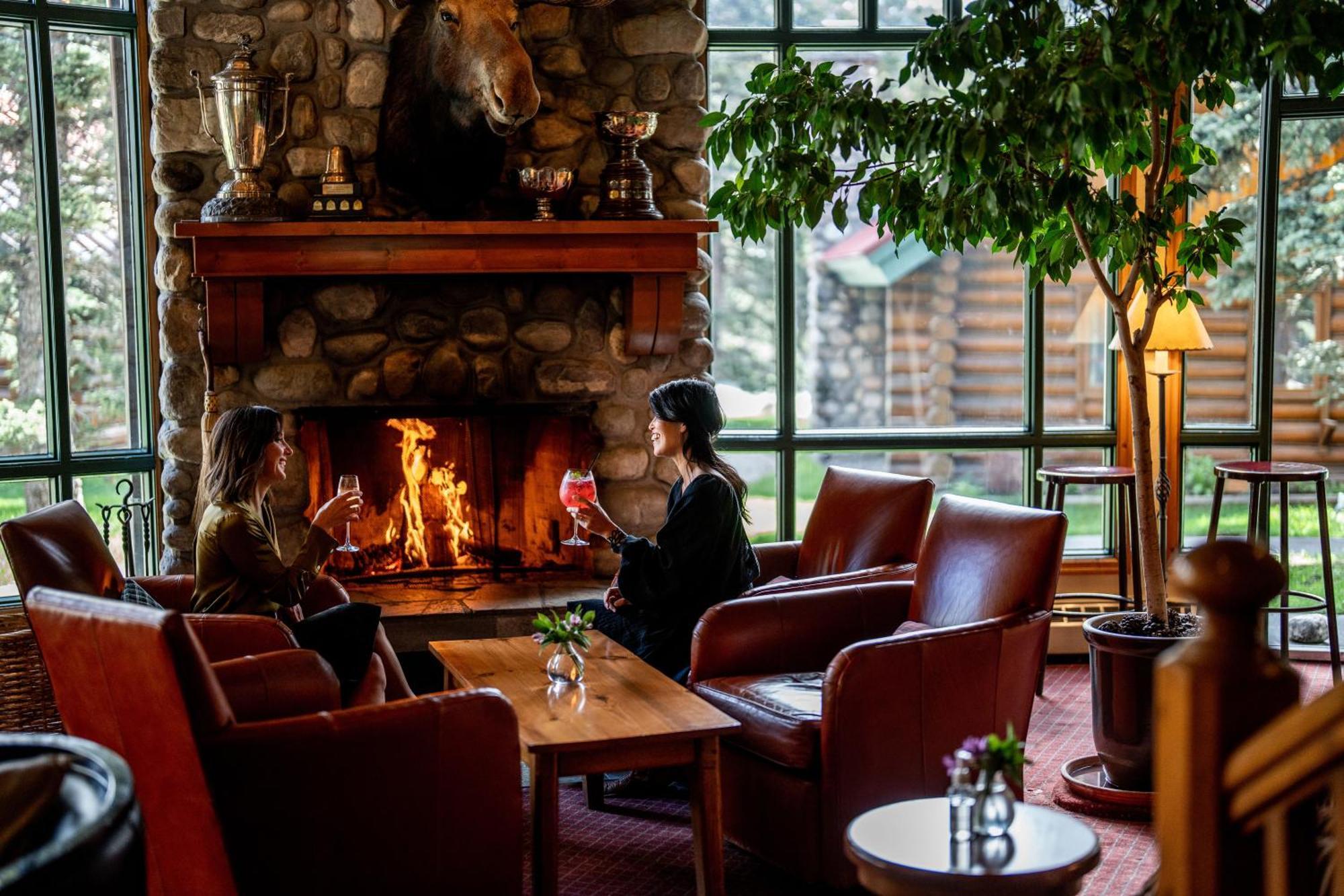 Post Hotel & Spa Lake Louise Kültér fotó