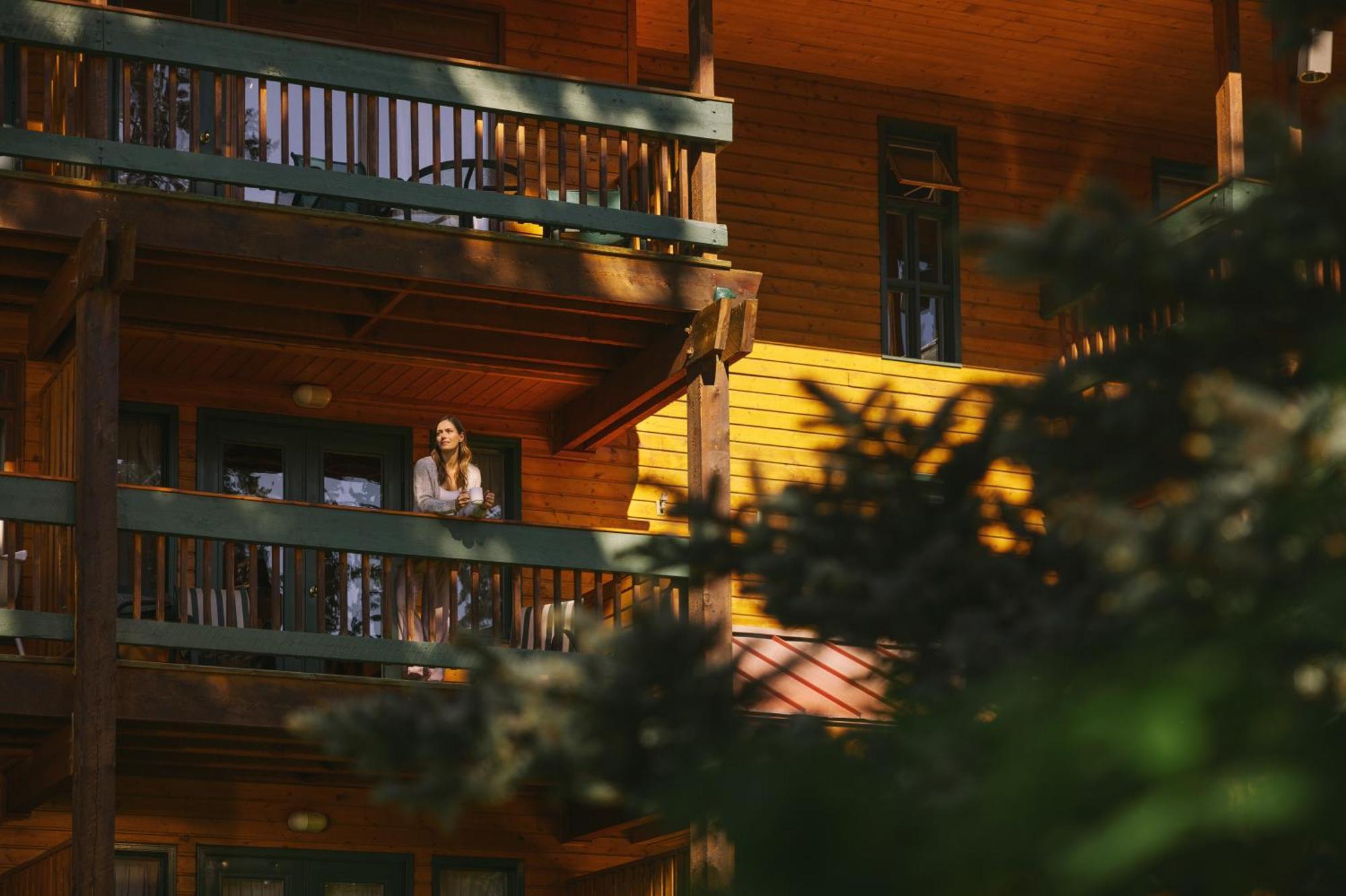 Post Hotel & Spa Lake Louise Kültér fotó